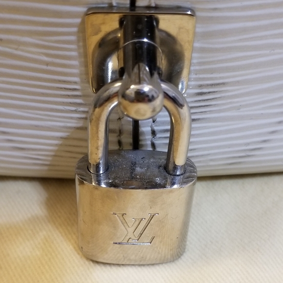 Authentic Louis Vuitton Epi Leather Bowling Montaigne PM Bag Shoulder Satchel - Picture 6 of 12